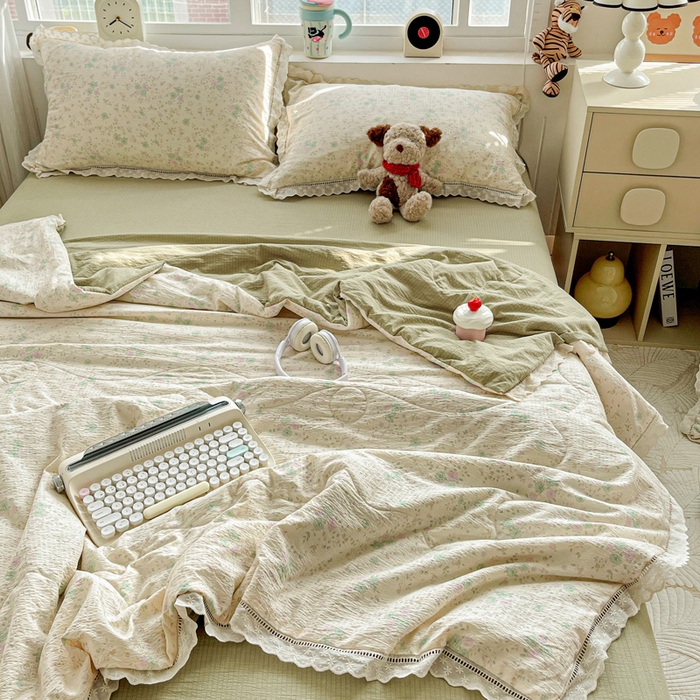 91家纺网 家纺一手货源 找家纺 梦纤绒 2026新款云感皱皱纱花边款夏被夏凉被空调被四件套 微凉薄荷