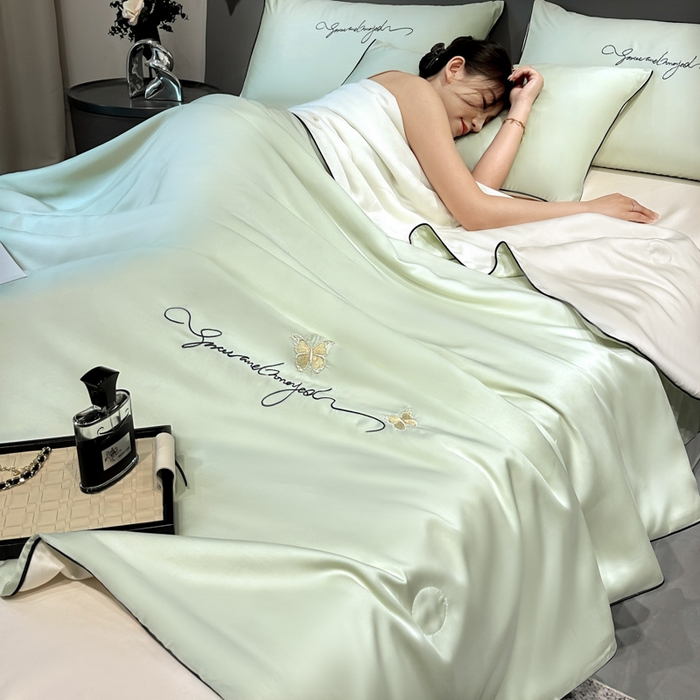 91家纺网 家纺一手货源 找家纺 红嘴企鹅 2026新款浪漫蝴蝶冰丝夏被夏凉被空调被 浪漫-清香绿+奶白