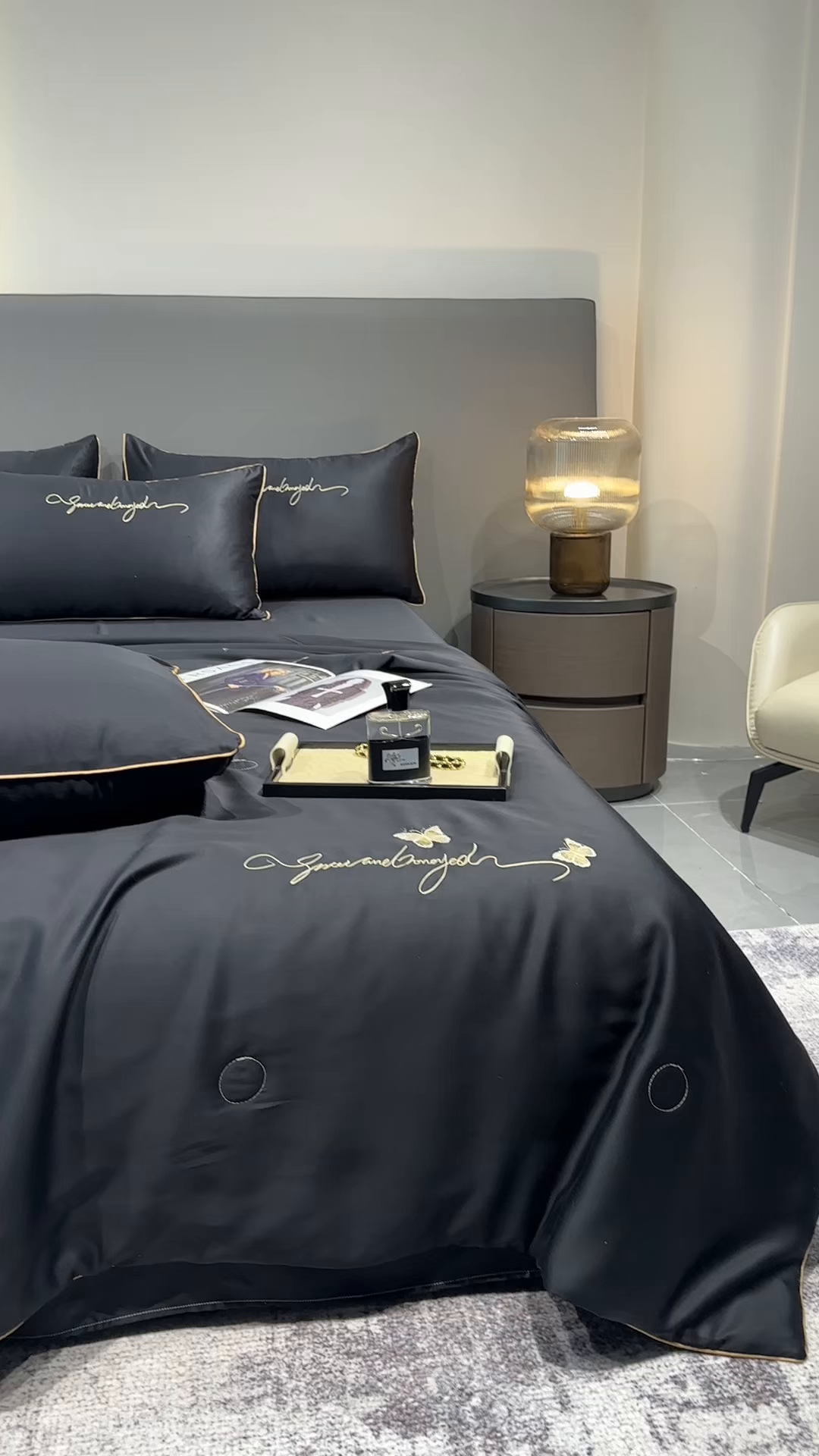 91家纺网 家纺一手货源 找家纺 红嘴企鹅 2026新款浪漫蝴蝶冰丝夏被夏凉被空调被 浪漫-深灰