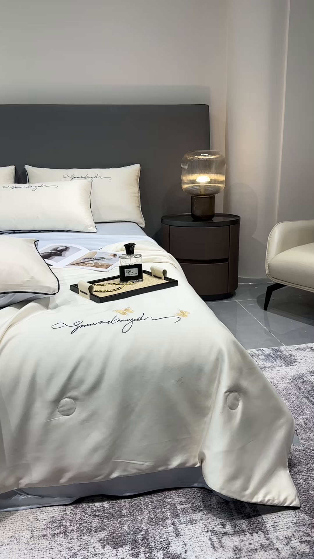 91家纺网 家纺一手货源 找家纺 红嘴企鹅 2026新款浪漫蝴蝶冰丝夏被夏凉被空调被 浪漫-奶白+蓝色