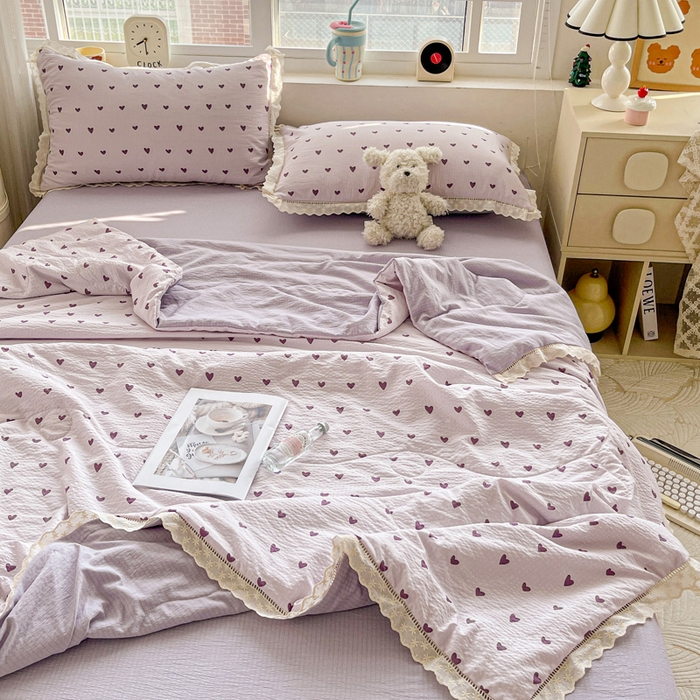 91家纺网 家纺一手货源 找家纺 梦纤绒 2026新款云感皱皱纱花边款夏被夏凉被空调被四件套 紫爱心