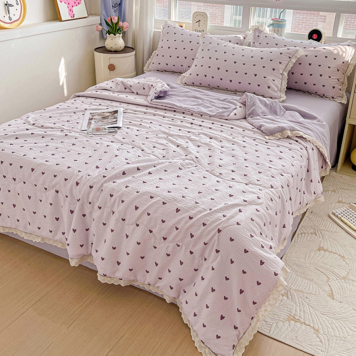 91家纺网 家纺一手货源 找家纺 梦纤绒 2026新款云感皱皱纱花边款夏被夏凉被空调被四件套 紫爱心