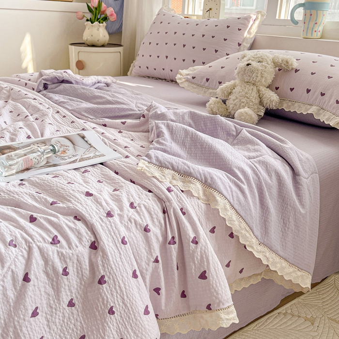 91家纺网 家纺一手货源 找家纺 梦纤绒 2026新款云感皱皱纱花边款夏被夏凉被空调被四件套 紫爱心