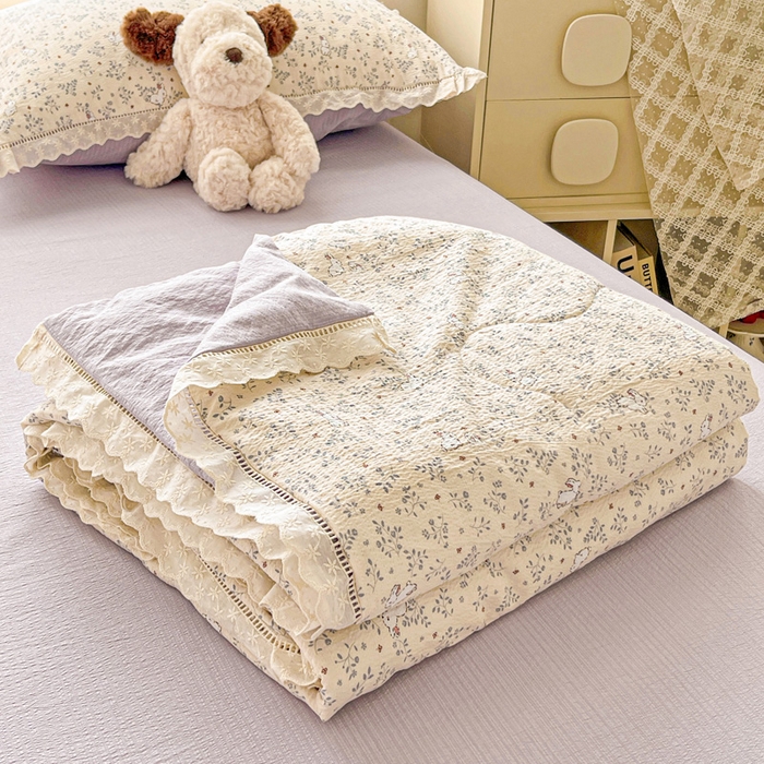 91家纺网 家纺一手货源 找家纺 梦纤绒 2026新款云感皱皱纱花边款夏被夏凉被空调被四件套 花园兔