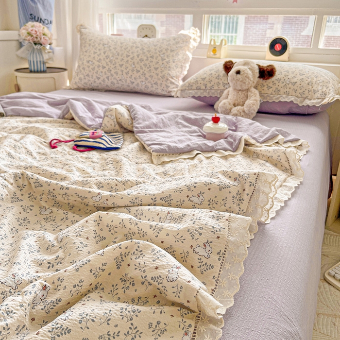 91家纺网 家纺一手货源 找家纺 梦纤绒 2026新款云感皱皱纱花边款夏被夏凉被空调被四件套 花园兔