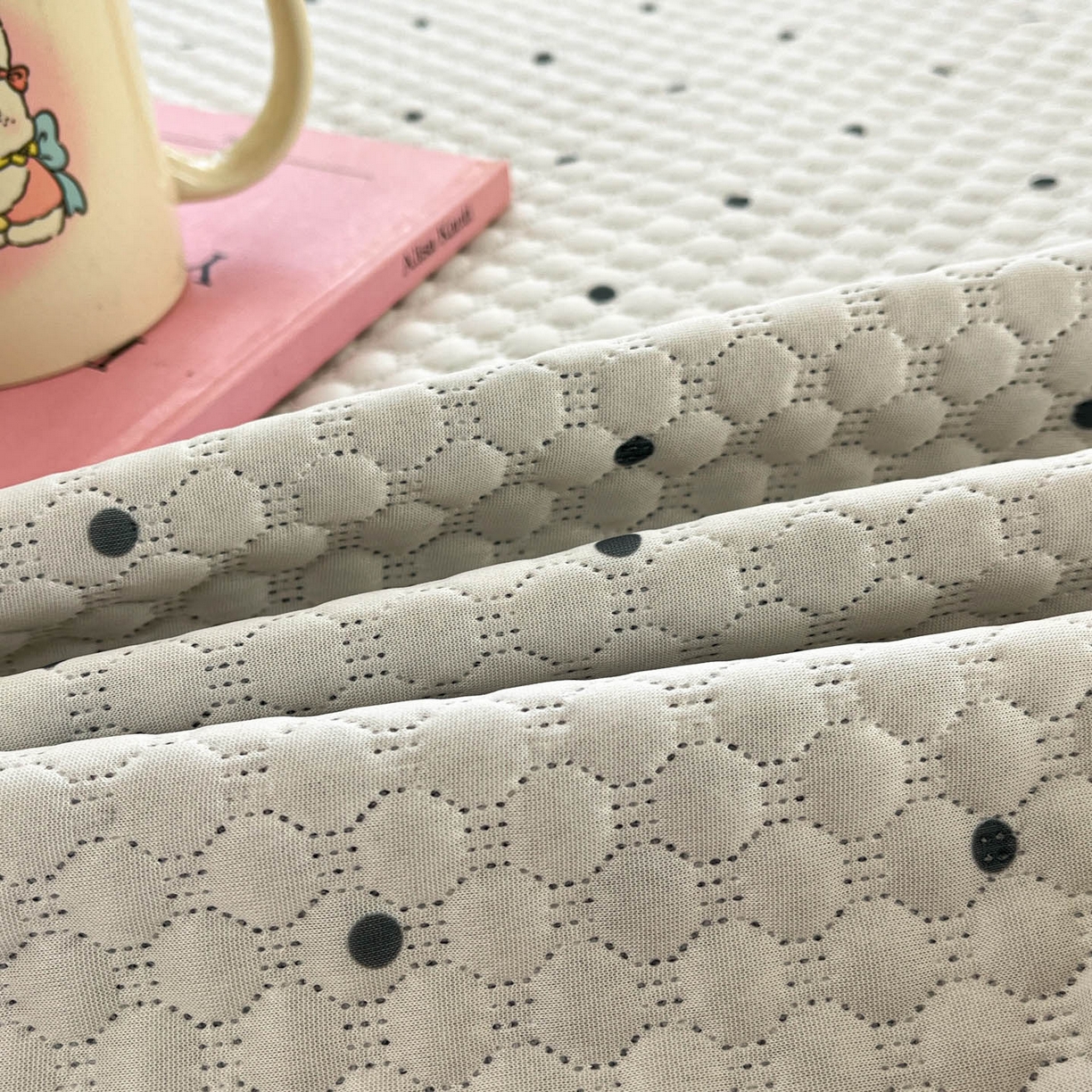 91家纺网 家纺一手货源 找家纺 大元 2026春夏新款赫本风冰豆豆凉席席子 星光点点