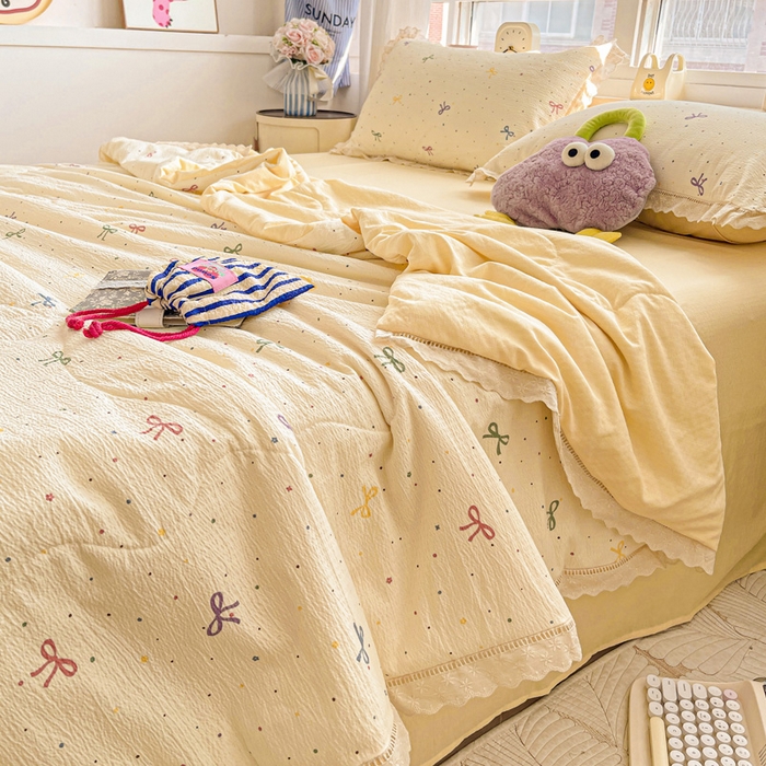91家纺网 家纺一手货源 找家纺 梦纤绒 2026新款云感皱皱纱花边款夏被夏凉被空调被四件套 蜡笔画