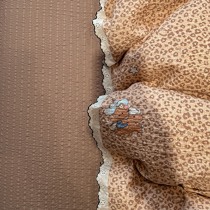 91家纺网 家纺一手货源 找家纺 一比一家纺 2026新款法式花边泡芙纱四件套 豹纹小猫