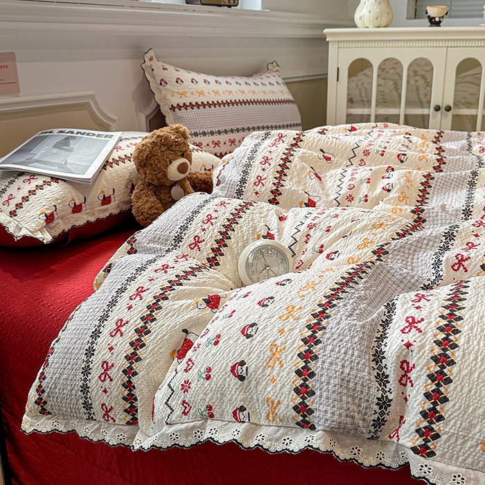 91家纺网 家纺一手货源 找家纺 一比一家纺 2026新款法式花边泡芙纱四件套 费尔岛红