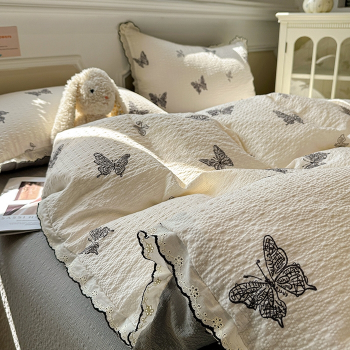 91家纺网 家纺一手货源 找家纺 一比一家纺 2026新款法式花边泡芙纱四件套 墨蝶