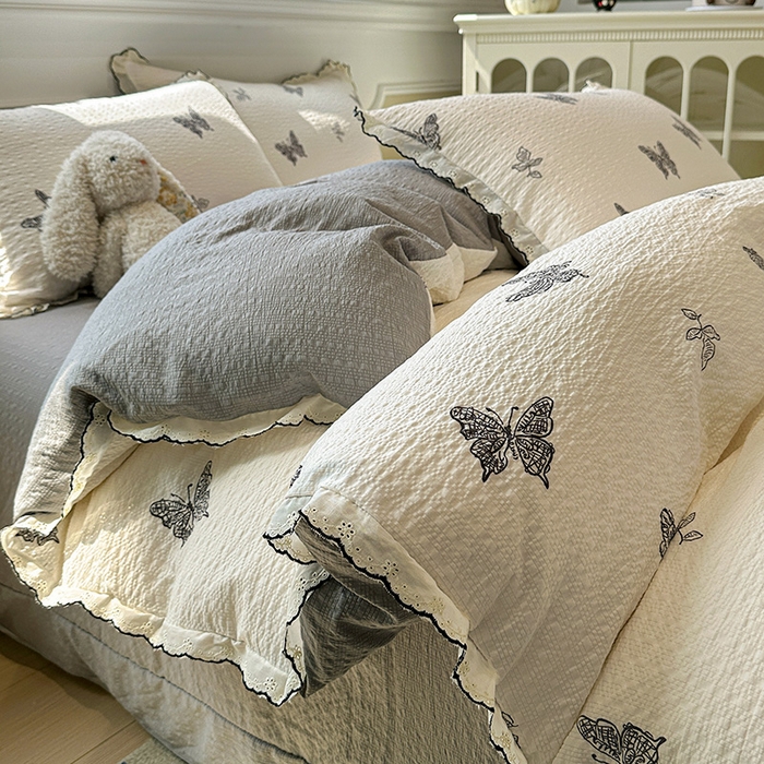 91家纺网 家纺一手货源 找家纺 一比一家纺 2026新款法式花边泡芙纱四件套 墨蝶