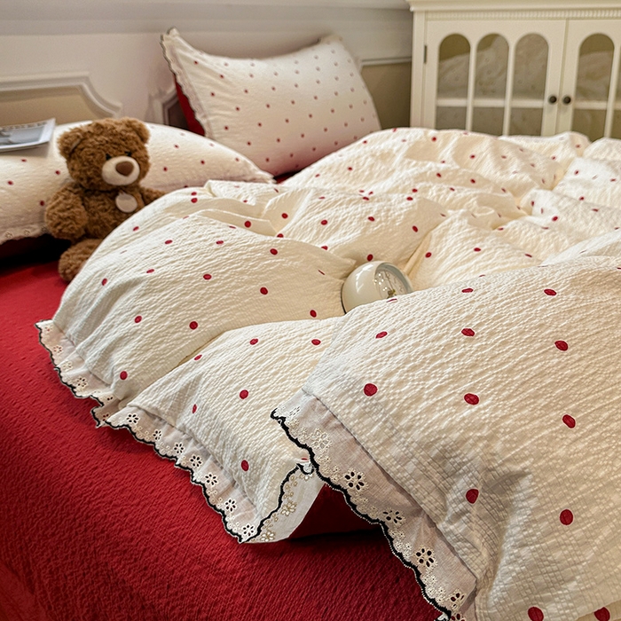 91家纺网 家纺一手货源 找家纺 一比一家纺 2026新款法式花边泡芙纱四件套 慕斯红