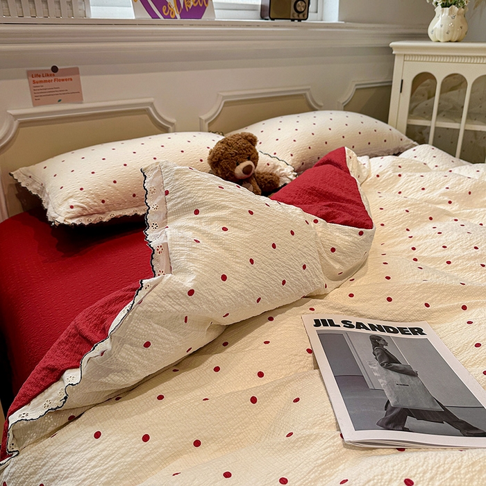 91家纺网 家纺一手货源 找家纺 一比一家纺 2026新款法式花边泡芙纱四件套 慕斯红