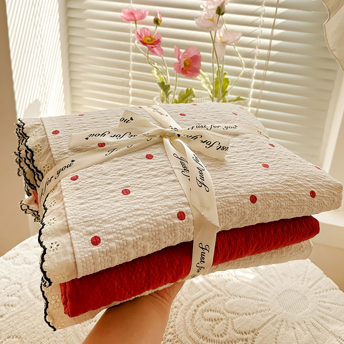 91家纺网 家纺一手货源 找家纺 一比一家纺 2026新款法式花边泡芙纱四件套 慕斯红