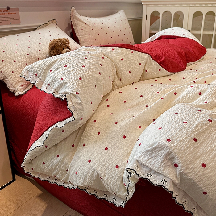 91家纺网 家纺一手货源 找家纺 一比一家纺 2026新款法式花边泡芙纱四件套 慕斯红