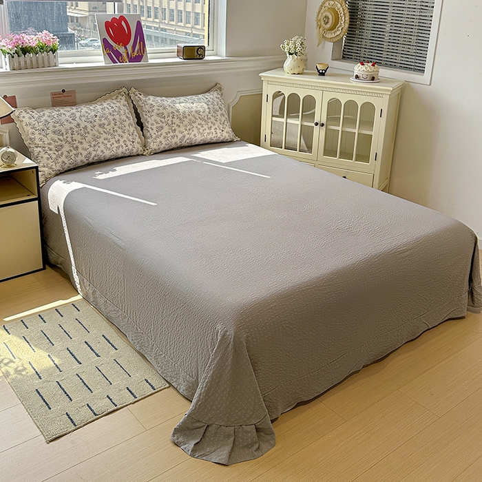 91家纺网 家纺一手货源 找家纺 一比一家纺 2026新款法式花边泡芙纱四件套 浅色花影