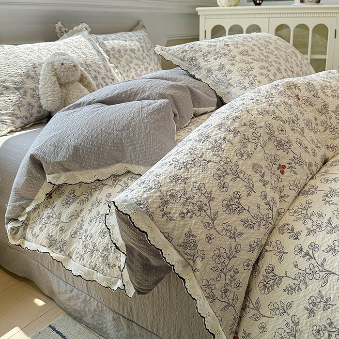 91家纺网 家纺一手货源 找家纺 一比一家纺 2026新款法式花边泡芙纱四件套 浅色花影