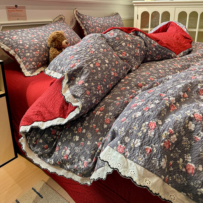 91家纺网 家纺一手货源 找家纺 一比一家纺 2026新款法式花边泡芙纱四件套 胭脂花