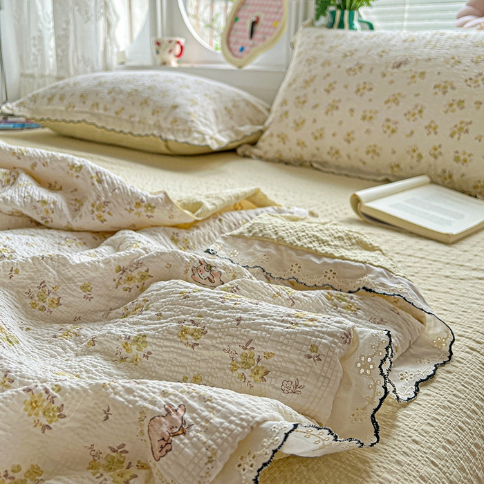 91家纺网 家纺一手货源 找家纺 一比一家纺 2026新款法式花边泡芙纱夏被四件套 春日小兔