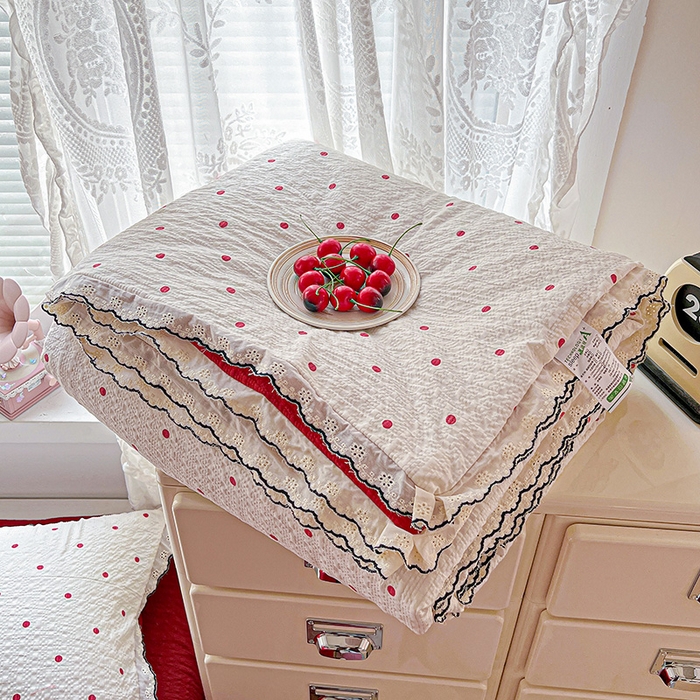 91家纺网 家纺一手货源 找家纺 一比一家纺 2026新款法式花边泡芙纱夏被四件套 红波点