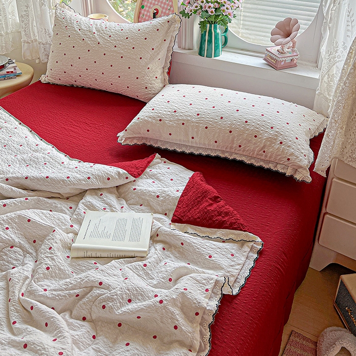 91家纺网 家纺一手货源 找家纺 一比一家纺 2026新款法式花边泡芙纱夏被四件套 红波点
