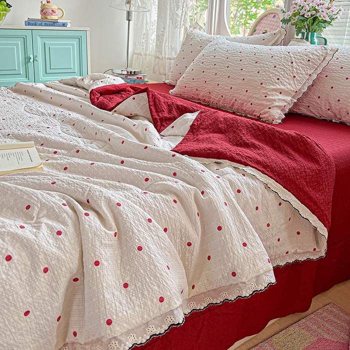 91家纺网 家纺一手货源 找家纺 一比一家纺 2026新款法式花边泡芙纱夏被四件套 红波点
