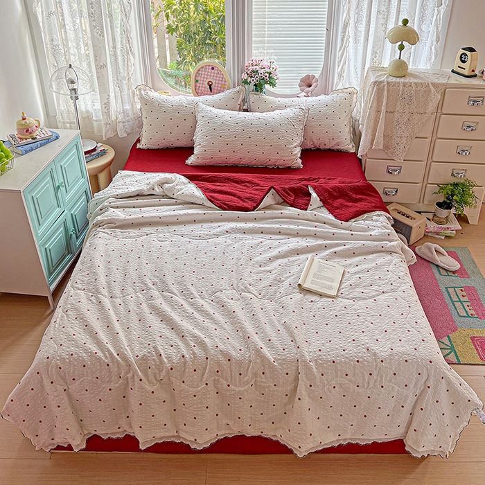 91家纺网 家纺一手货源 找家纺 一比一家纺 2026新款法式花边泡芙纱夏被四件套 红波点