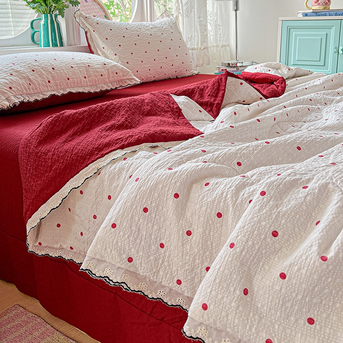 91家纺网 家纺一手货源 找家纺 一比一家纺 2026新款法式花边泡芙纱夏被四件套 红波点