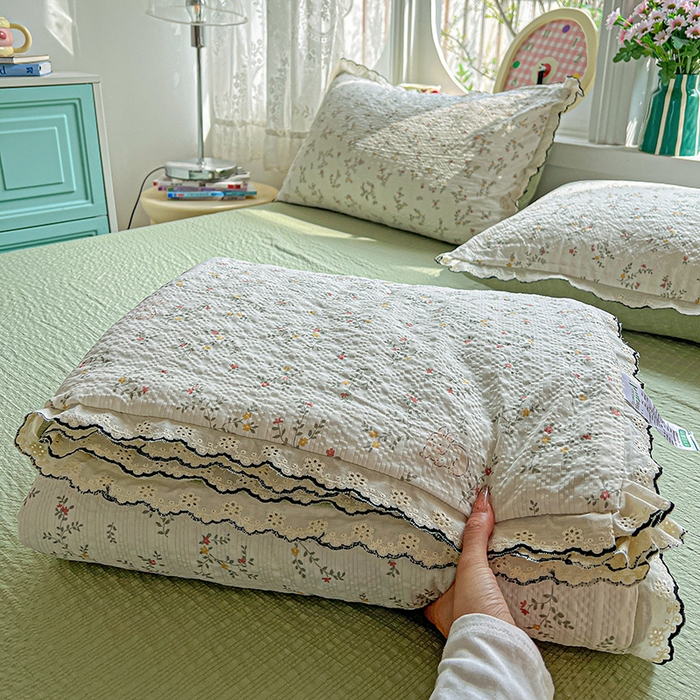 91家纺网 家纺一手货源 找家纺 一比一家纺 2026新款法式花边泡芙纱夏被四件套 花枝兔