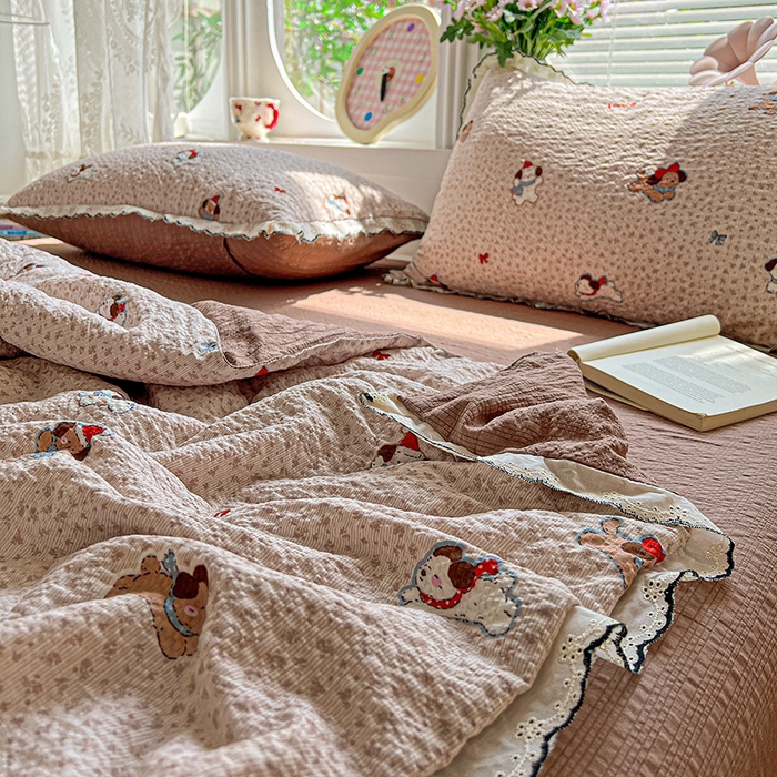 91家纺网 家纺一手货源 找家纺 一比一家纺 2026新款法式花边泡芙纱夏被四件套 欢乐时光