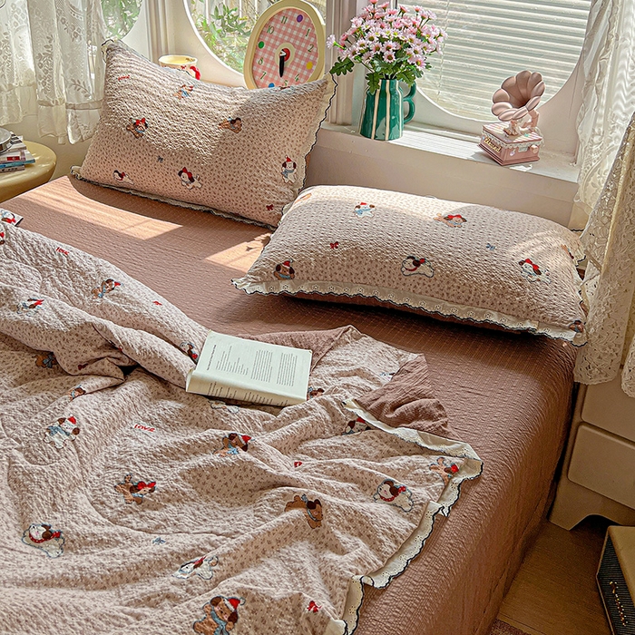 91家纺网 家纺一手货源 找家纺 一比一家纺 2026新款法式花边泡芙纱夏被四件套 欢乐时光