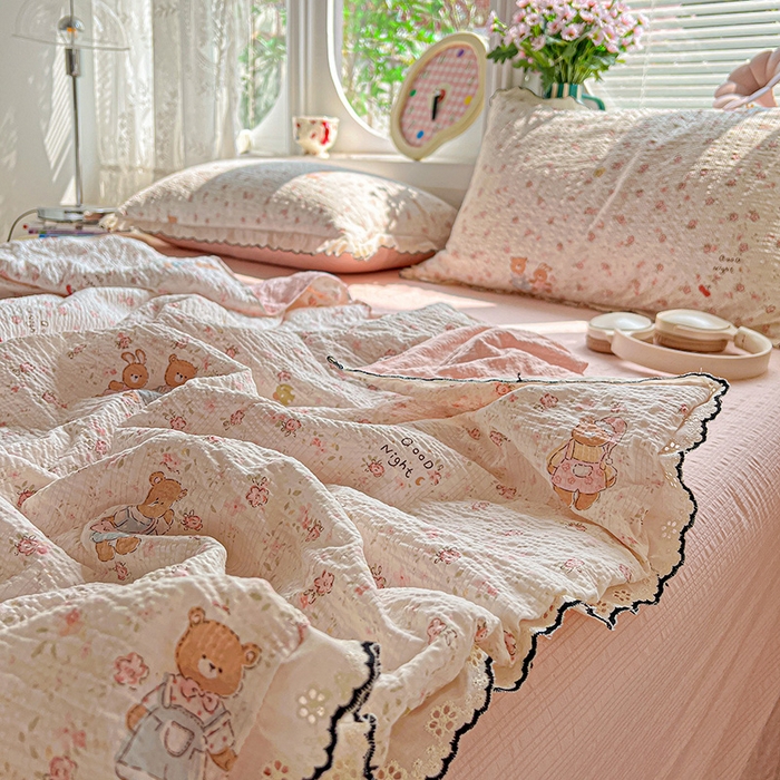 91家纺网 家纺一手货源 找家纺 一比一家纺 2026新款法式花边泡芙纱夏被四件套 浪漫满屋