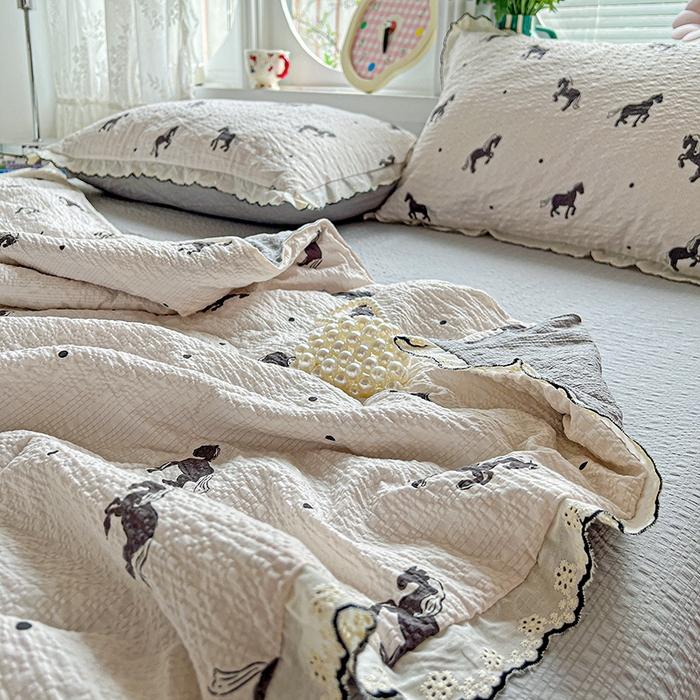 91家纺网 家纺一手货源 找家纺 一比一家纺 2026新款法式花边泡芙纱夏被四件套 马到成功