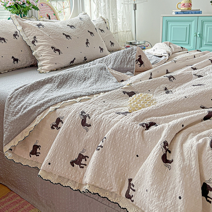 91家纺网 家纺一手货源 找家纺 一比一家纺 2026新款法式花边泡芙纱夏被四件套 马到成功