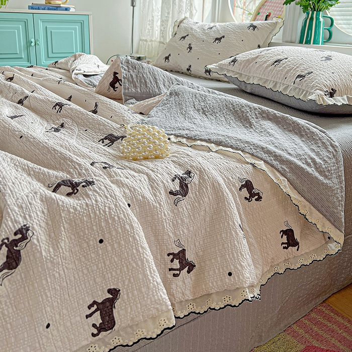 91家纺网 家纺一手货源 找家纺 一比一家纺 2026新款法式花边泡芙纱夏被四件套 马到成功