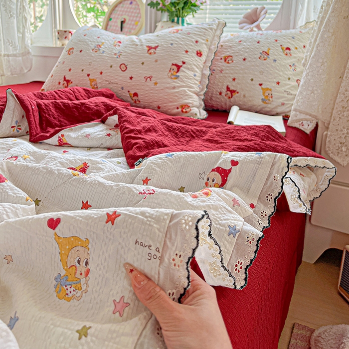 91家纺网 家纺一手货源 找家纺 一比一家纺 2026新款法式花边泡芙纱夏被四件套 梦宝贝 - 红