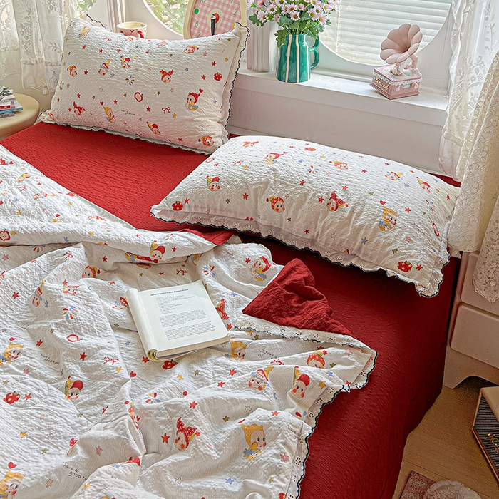 91家纺网 家纺一手货源 找家纺 一比一家纺 2026新款法式花边泡芙纱夏被四件套 梦宝贝 - 红