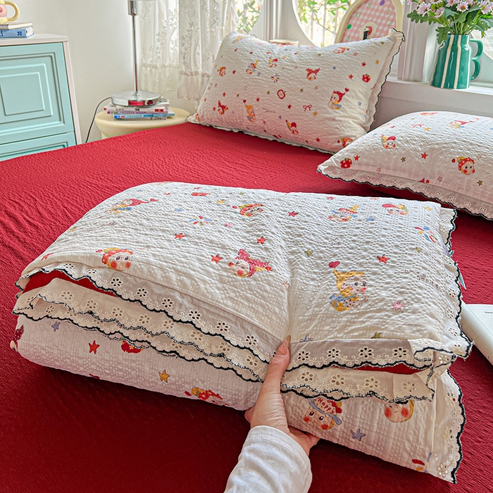 91家纺网 家纺一手货源 找家纺 一比一家纺 2026新款法式花边泡芙纱夏被四件套 梦宝贝 - 红