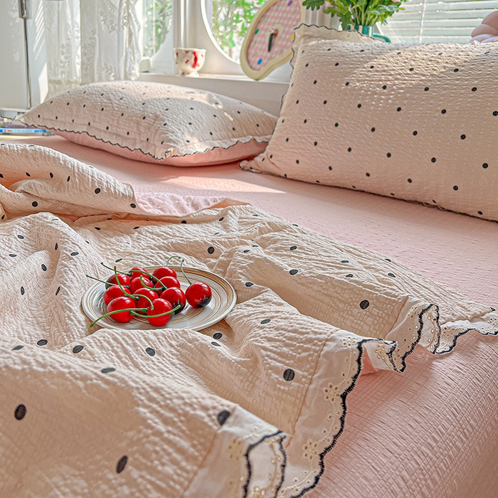 91家纺网 家纺一手货源 找家纺 一比一家纺 2026新款法式花边泡芙纱夏被四件套 奶霜啵啵