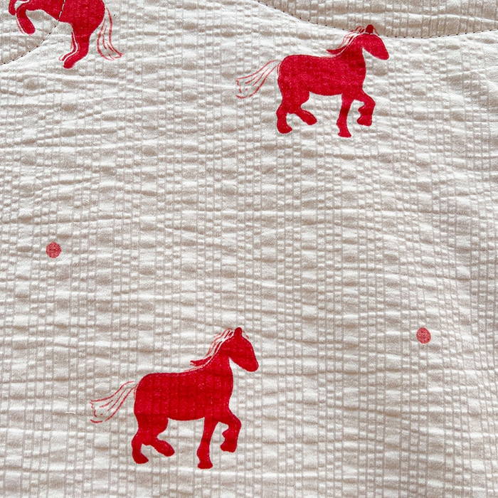 91家纺网 家纺一手货源 找家纺 一比一家纺 2026新款法式花边泡芙纱夏被四件套 小红马