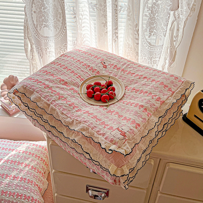 91家纺网 家纺一手货源 找家纺 一比一家纺 2026新款法式花边泡芙纱夏被四件套 幸运汪