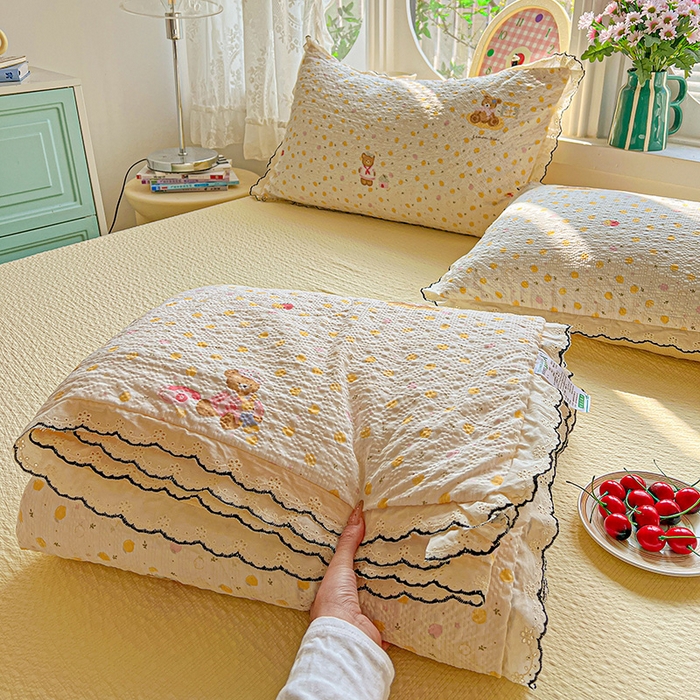 91家纺网 家纺一手货源 找家纺 一比一家纺 2026新款法式花边泡芙纱夏被四件套 熊贝贝