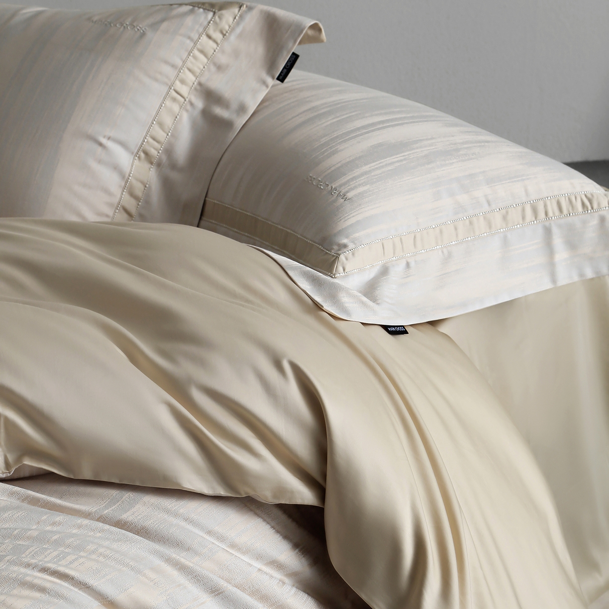 91家纺网 家纺一手货源 找家纺 佳汐蓝家纺 2026新款亲肤锦丝棉四件套 斑影入眠