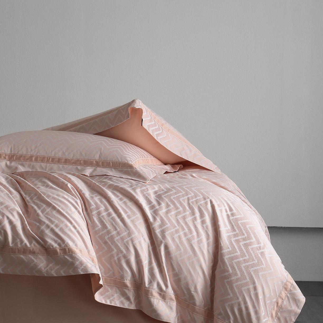 91家纺网 家纺一手货源 找家纺 佳汐蓝家纺 2026新款亲肤锦丝棉四件套 未来派对