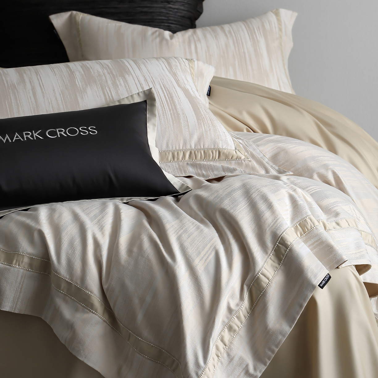 91家纺网 家纺一手货源 找家纺 佳汐蓝家纺 2026新款亲肤锦丝棉四件套 斑影入眠