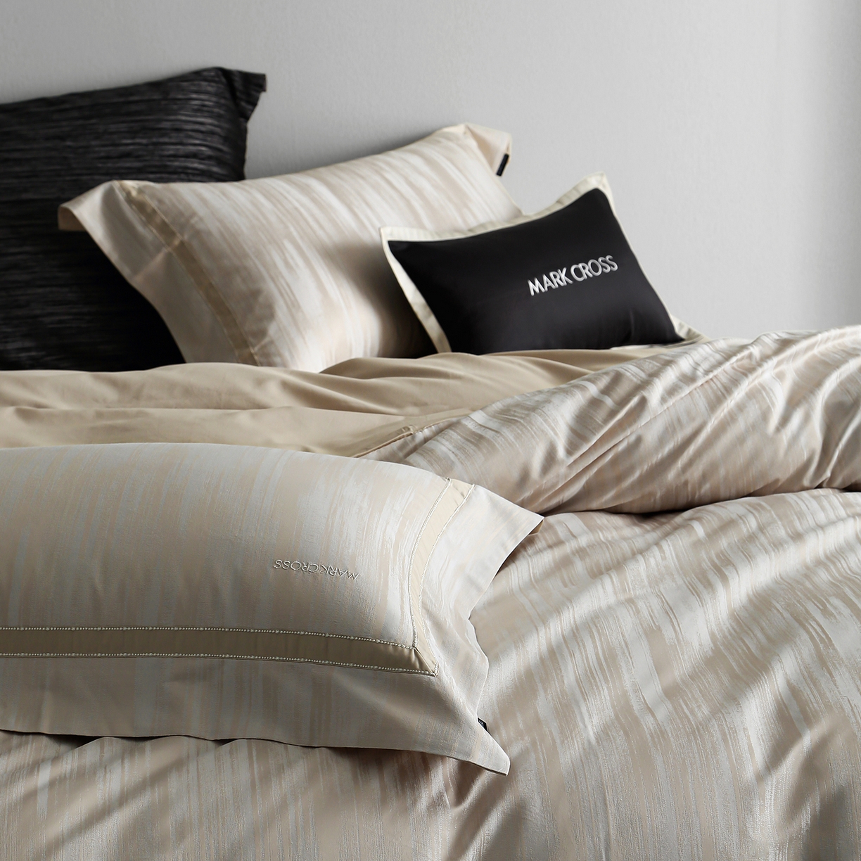 91家纺网 家纺一手货源 找家纺 佳汐蓝家纺 2026新款亲肤锦丝棉四件套 斑影入眠