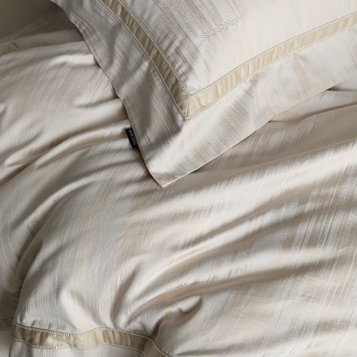 91家纺网 家纺一手货源 找家纺 佳汐蓝家纺 2026新款亲肤锦丝棉四件套 斑影入眠