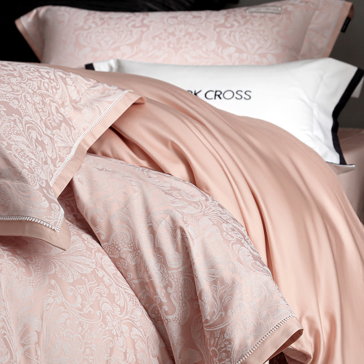 91家纺网 家纺一手货源 找家纺 佳汐蓝家纺 2026新款亲肤锦丝棉四件套 初露玫庭