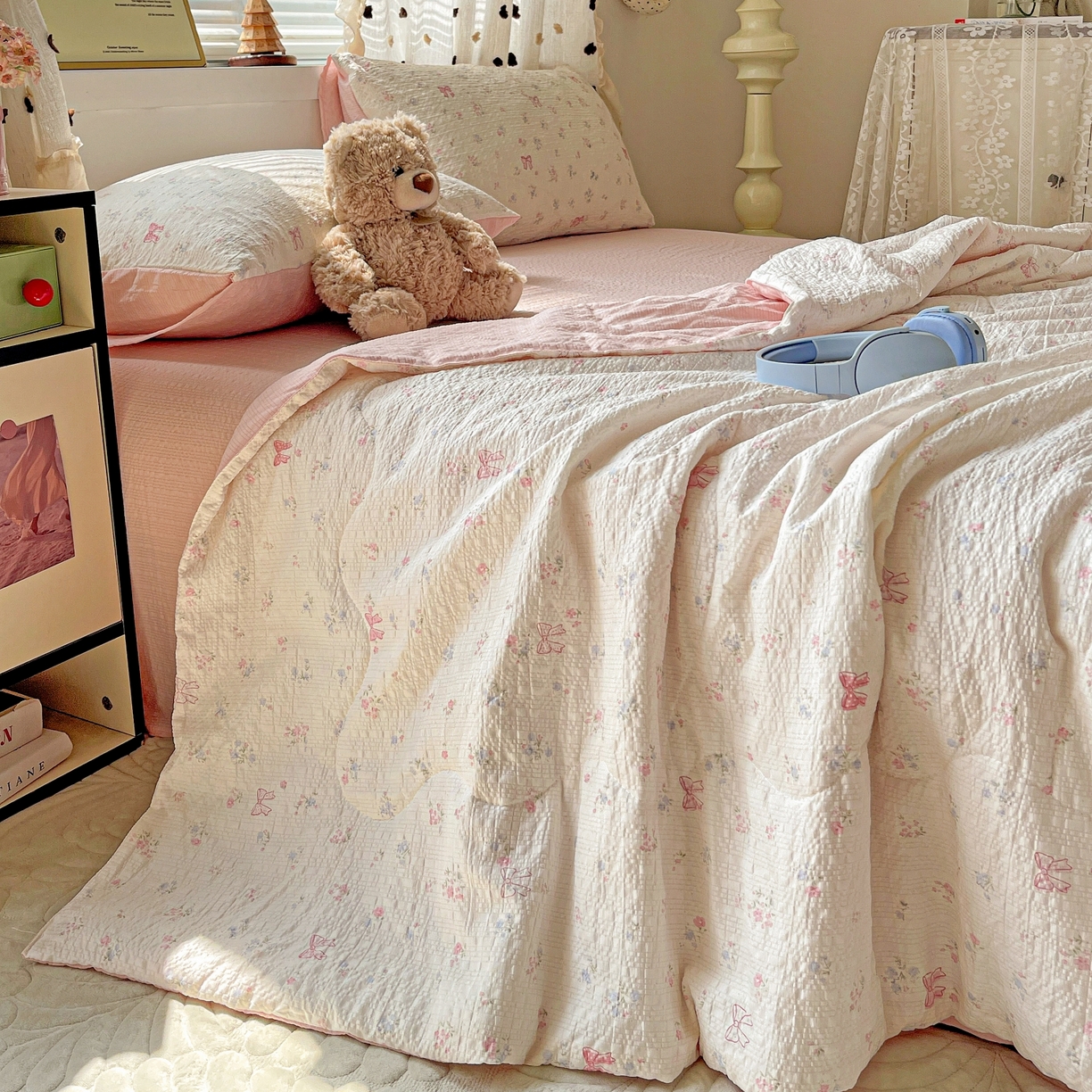 91家纺网 家纺一手货源 找家纺 一比一家纺 2026新款泡芙纱简款夏被四件套 安妮