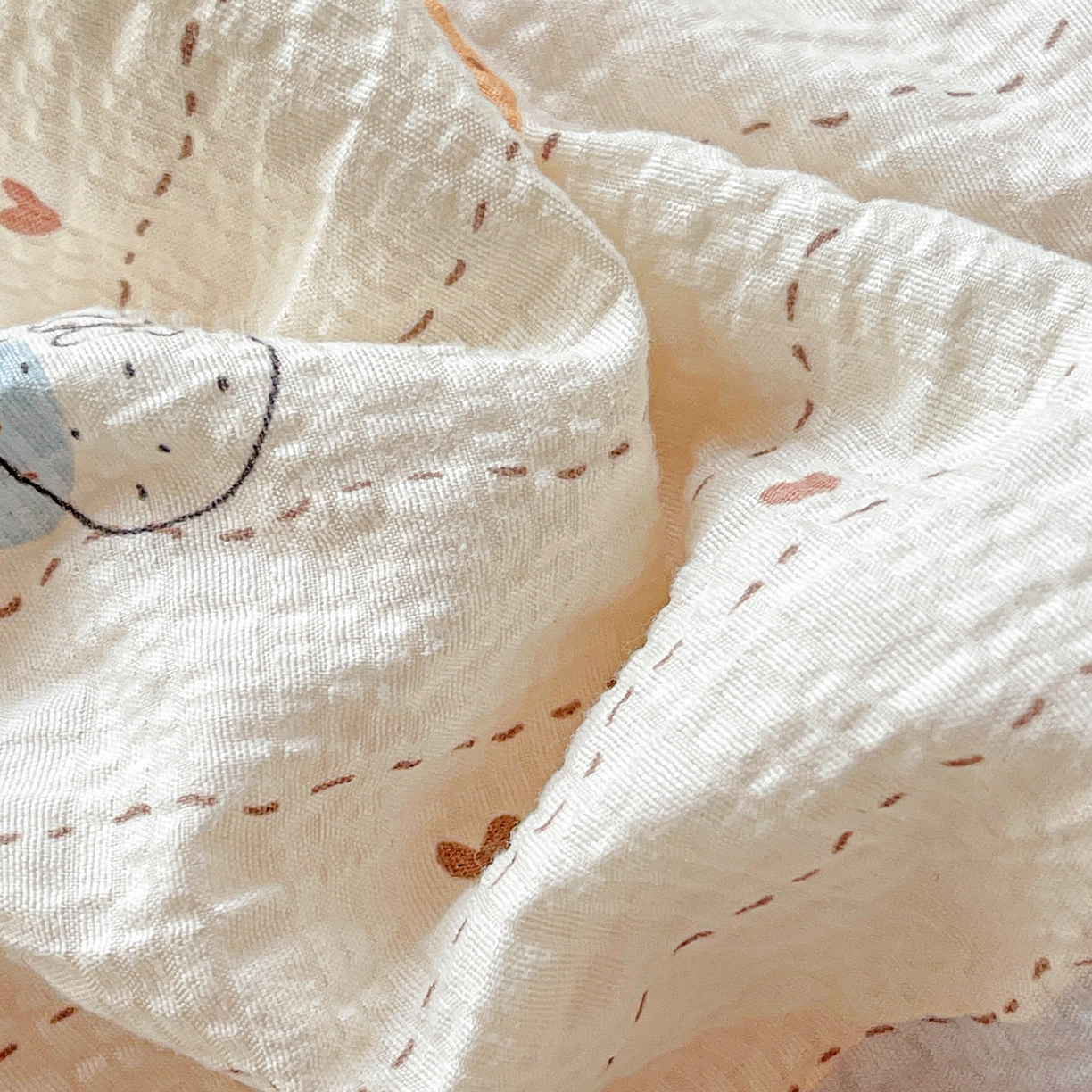 91家纺网 家纺一手货源 找家纺 一比一家纺 2026新款泡芙纱简款夏被四件套 草莓恋语